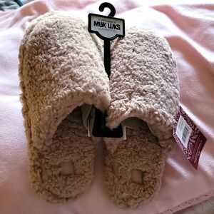 Muk Luks Slippers (L)